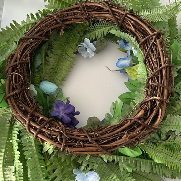 Spring Wreath With Blue Tulips & Purple Florals 25” Diameter On Grapevine Base - Picture 12 of 13